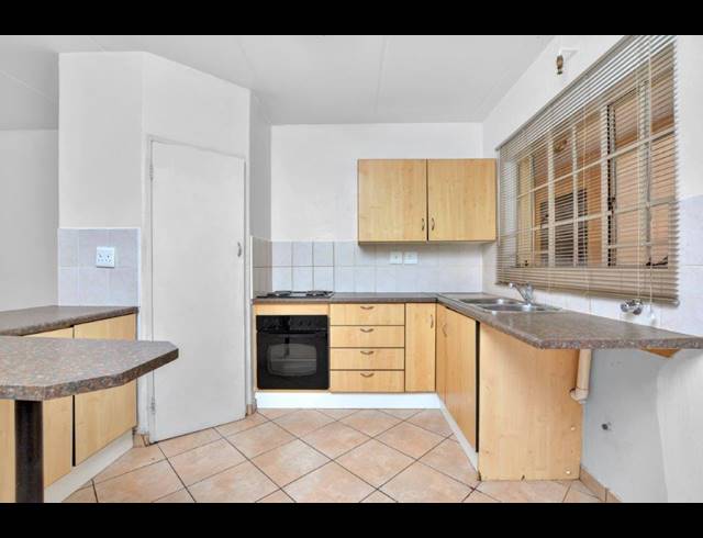 2 BEDROOM SECTIONAL TITLE TO LET IN NOORDHANG
